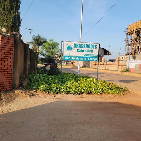 Bed and Breakfast Grassroots Cafe & Deli Masaka Exterior foto