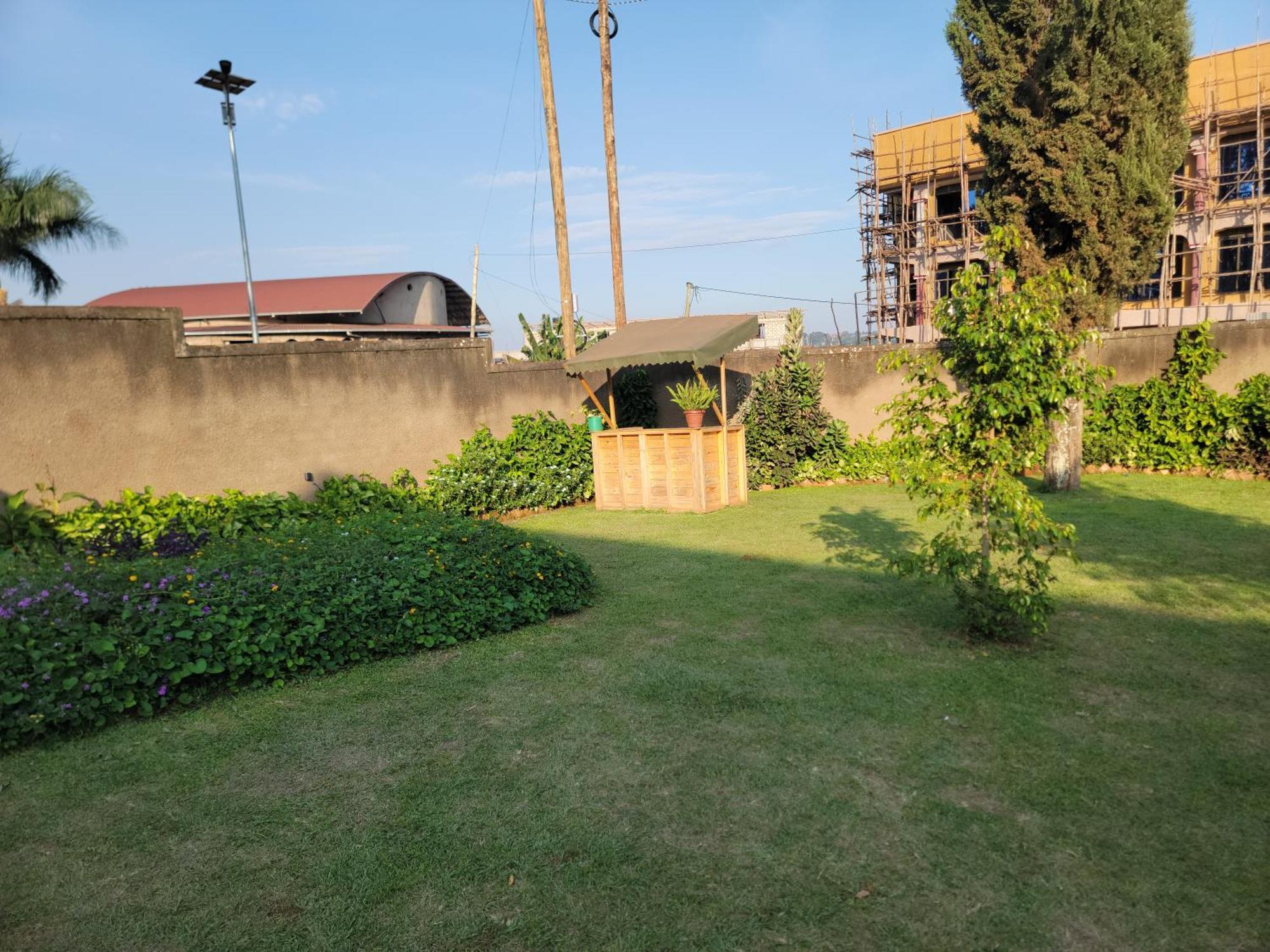 Bed and Breakfast Grassroots Cafe & Deli Masaka Exterior foto