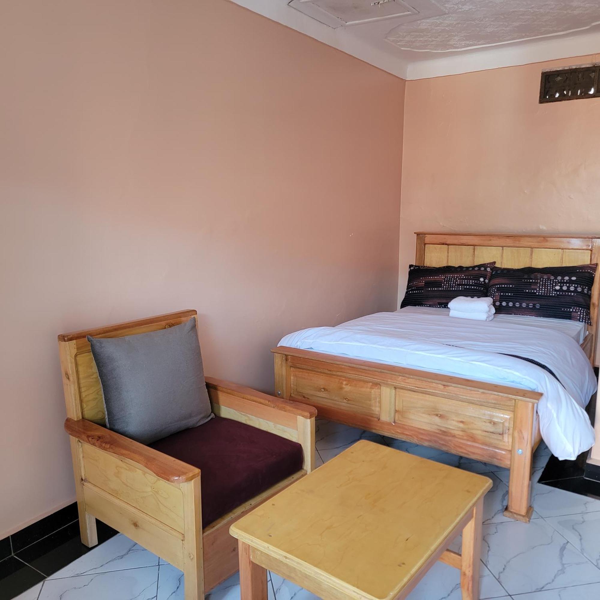 Bed and Breakfast Grassroots Cafe & Deli Masaka Exterior foto