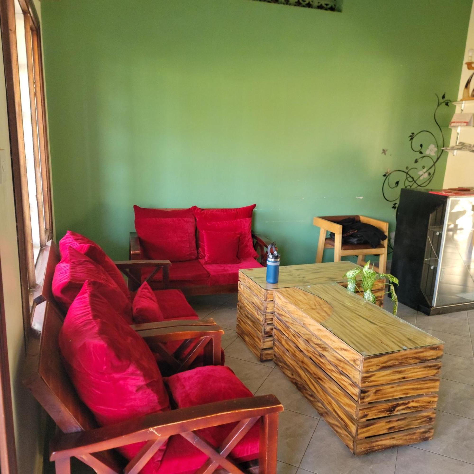 Bed and Breakfast Grassroots Cafe & Deli Masaka Exterior foto
